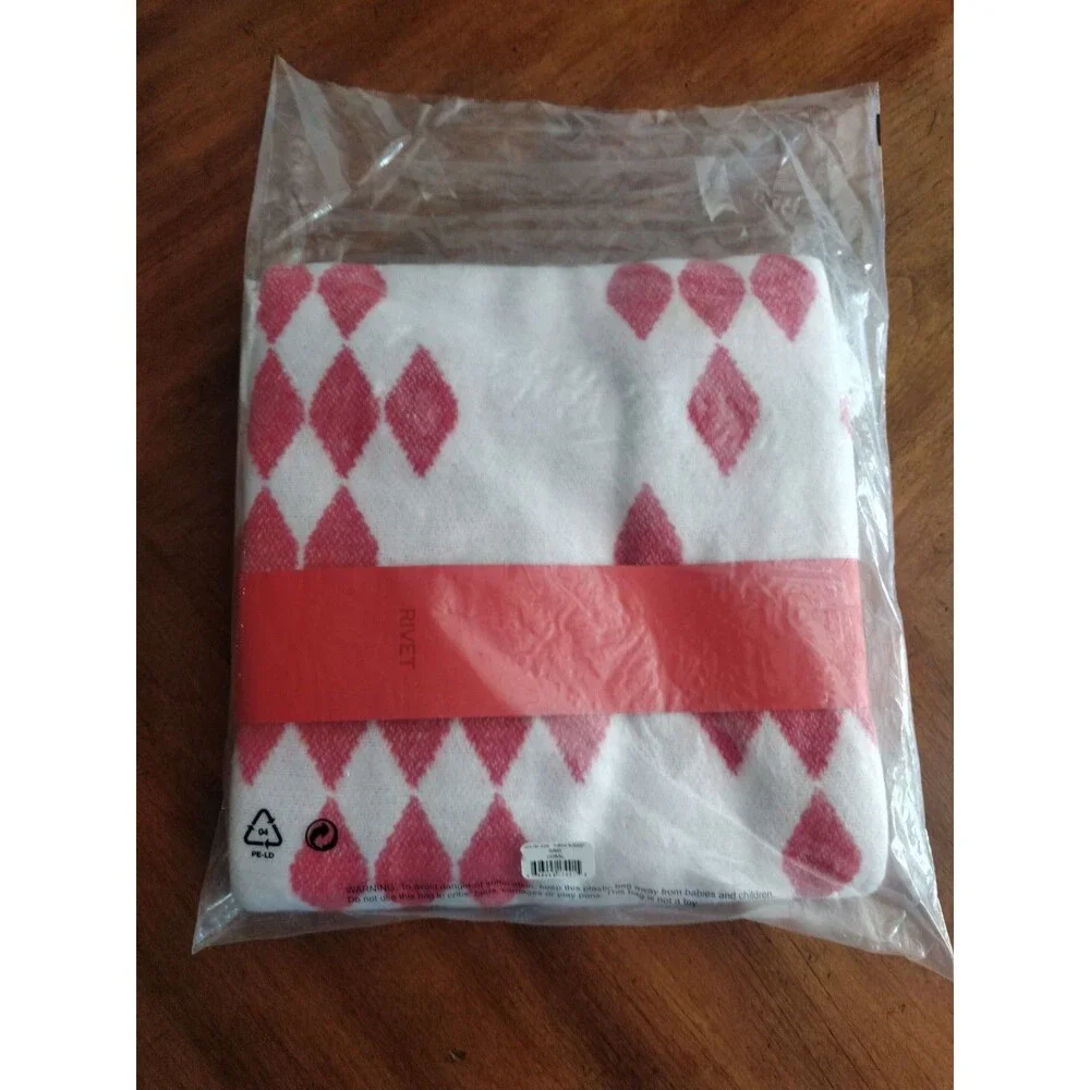 NEW Geometric Diamond Jacquard Reversible Throw Blanket 50